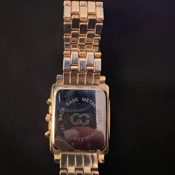 Bought this watch at Nordstrom during a sale.  Never wore it.  Needs battery - Picture 5 of 5